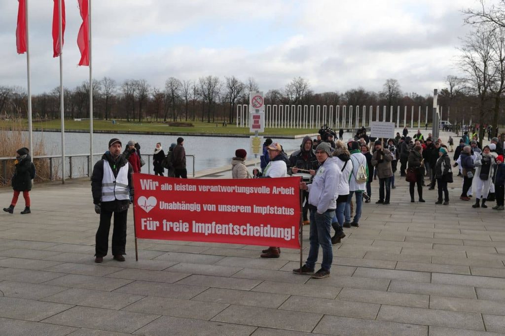 Schwerin Schweig Nicht | DEMO - Für lebenswertere Zukunft | Für freie Gesundheit | Frieden & Zusammenhalt | Gemeinsam durch alle Krisen - Bild 3